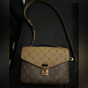 Louis Vuitton pochette Métis monogram reverse canvas